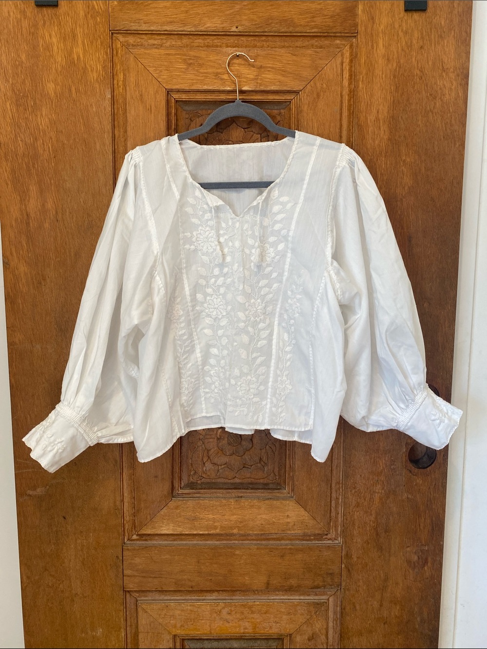 Vintage embroidered cotton blouse full sleeves white medium